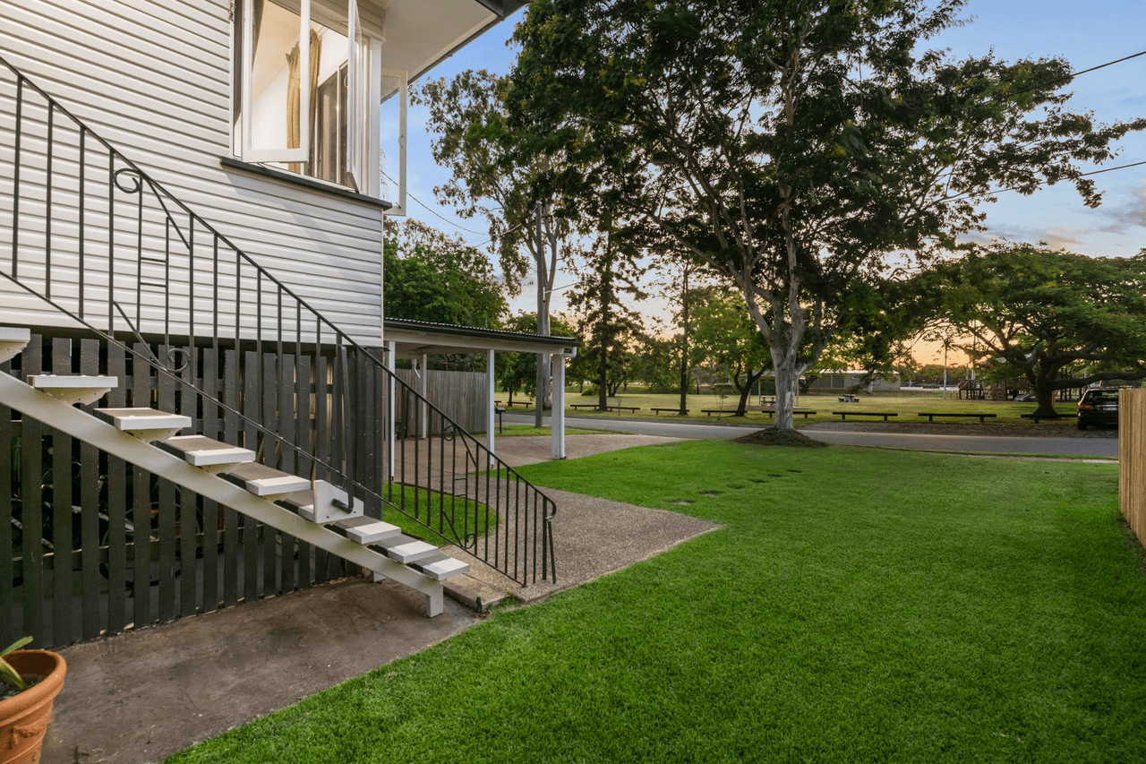 38 William Parade, Fairfield, QLD 4103