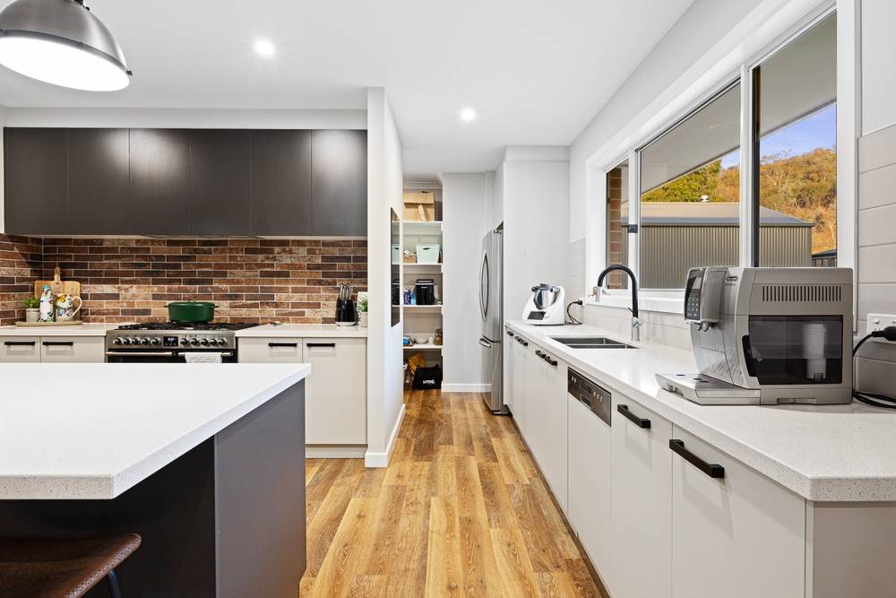 19 Baltimore Avenue, HAMILTON VALLEY, NSW 2641