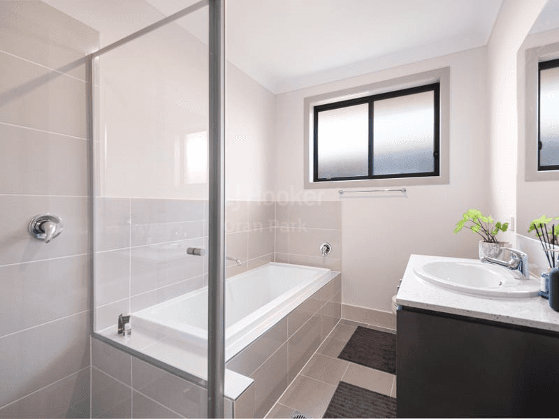 9 Banfield Drive, ORAN PARK, NSW 2570