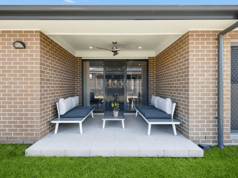 9 Banfield Drive, ORAN PARK, NSW 2570