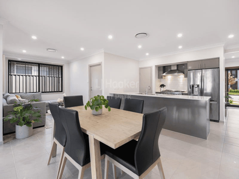 9 Banfield Drive, ORAN PARK, NSW 2570