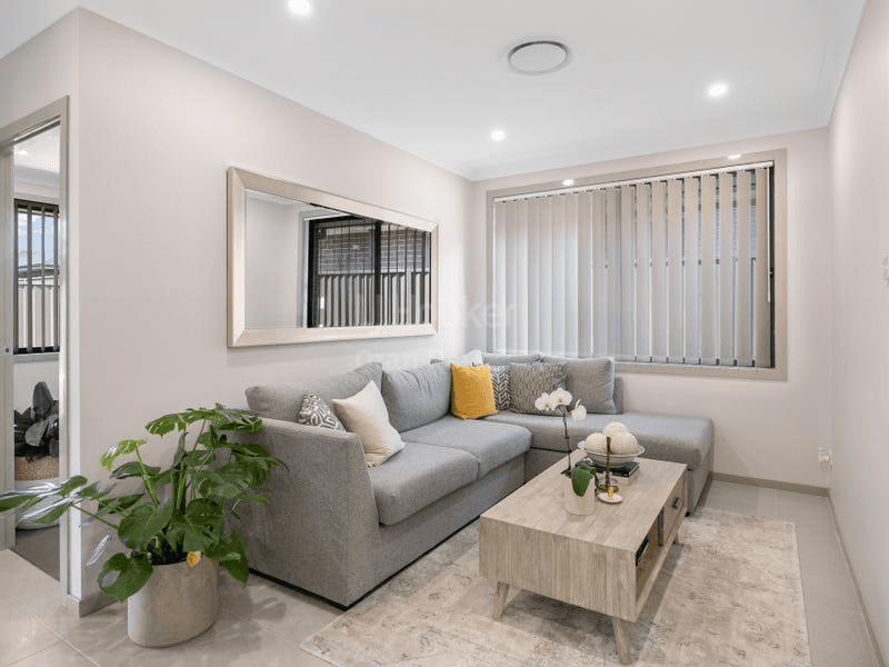 9 Banfield Drive, ORAN PARK, NSW 2570