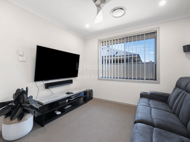 9 Banfield Drive, ORAN PARK, NSW 2570