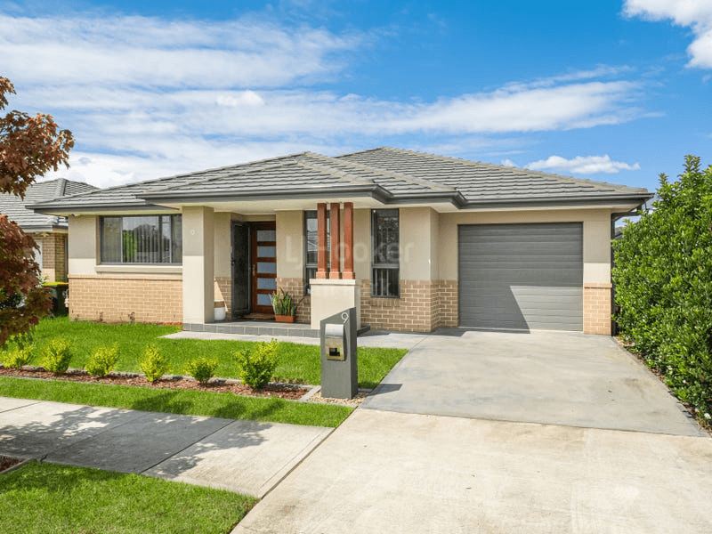 9 Banfield Drive, ORAN PARK, NSW 2570