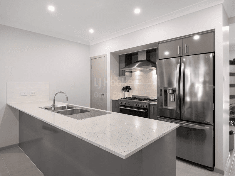 9 Banfield Drive, ORAN PARK, NSW 2570