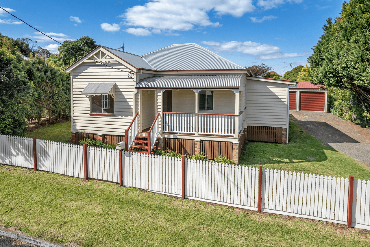 14 Kennedy Street, NORTH TOOWOOMBA, QLD 4350