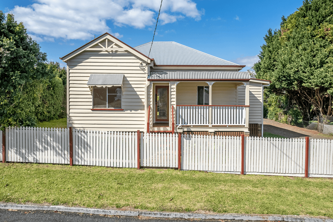 14 Kennedy Street, NORTH TOOWOOMBA, QLD 4350