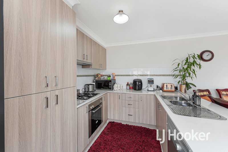 3 Nikolai Place, CLYDE NORTH, VIC 3978