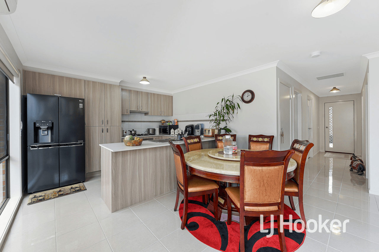 3 Nikolai Place, CLYDE NORTH, VIC 3978