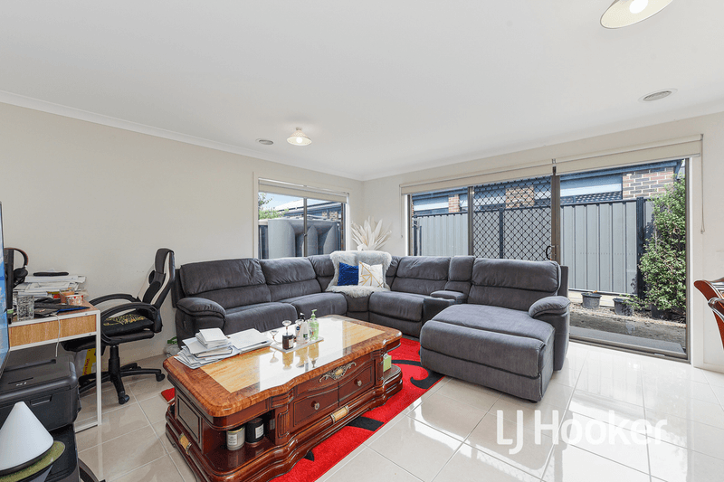 3 Nikolai Place, CLYDE NORTH, VIC 3978