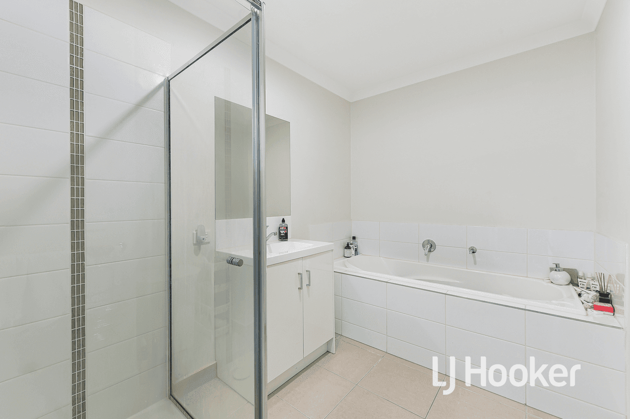 3 Nikolai Place, CLYDE NORTH, VIC 3978