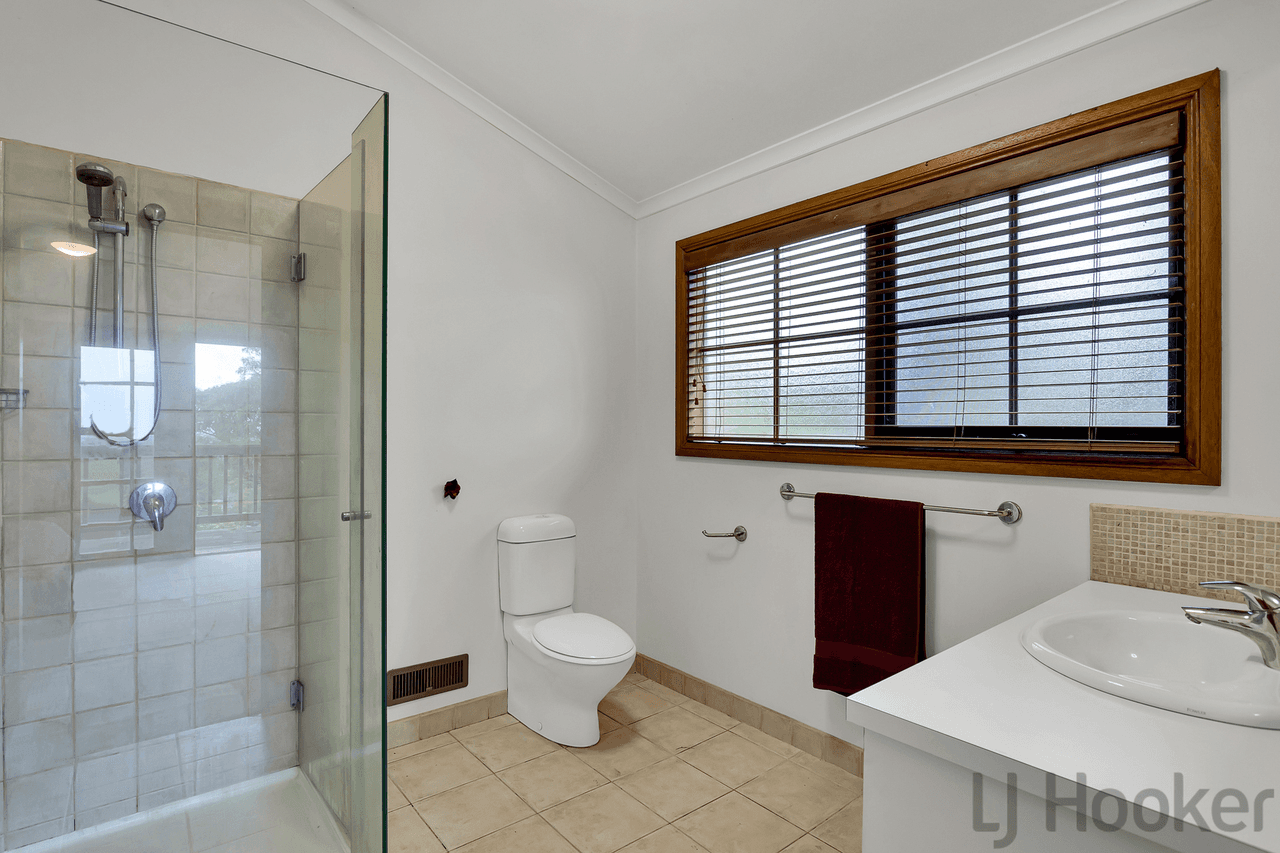 12 Bayview Crescent, THE BASIN, VIC 3154