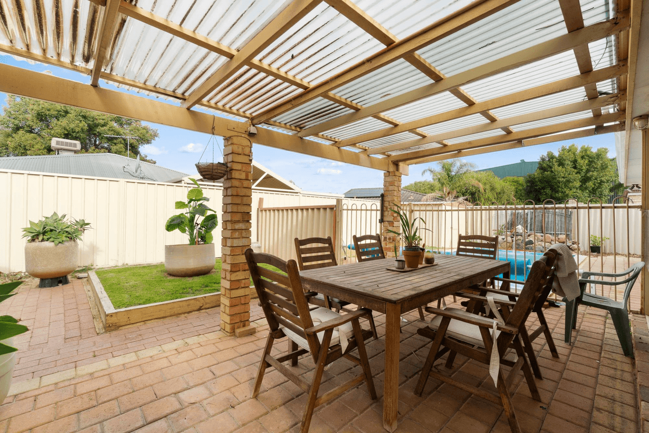 15 Cranberry Way, KENWICK, WA 6107