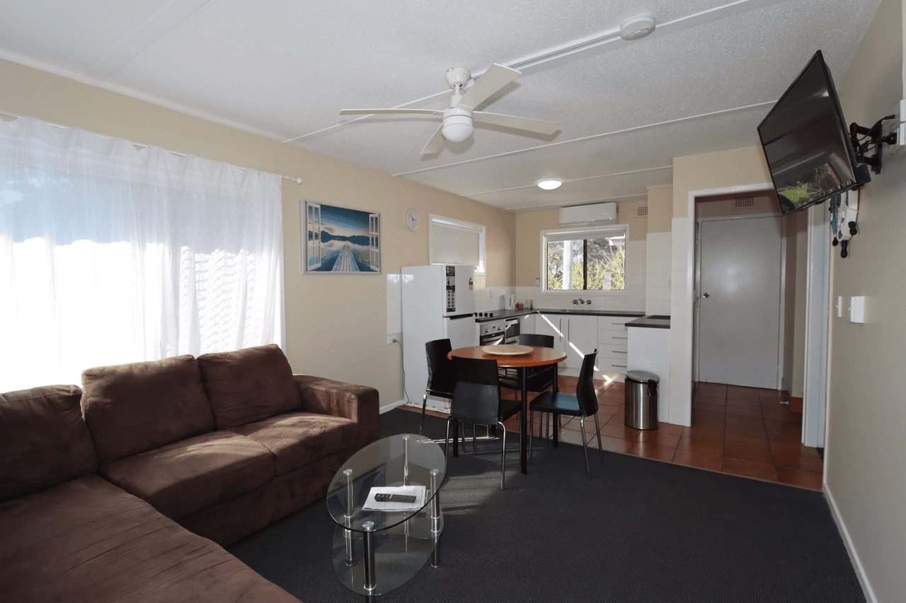 1/480 Esplanade, TORQUAY, QLD 4655