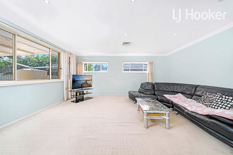 19 Watling Avenue, WEST HOXTON, NSW 2171