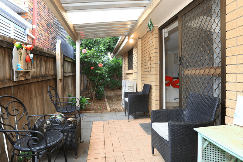 2/23 Victor Avenue, PARADISE POINT, QLD 4216