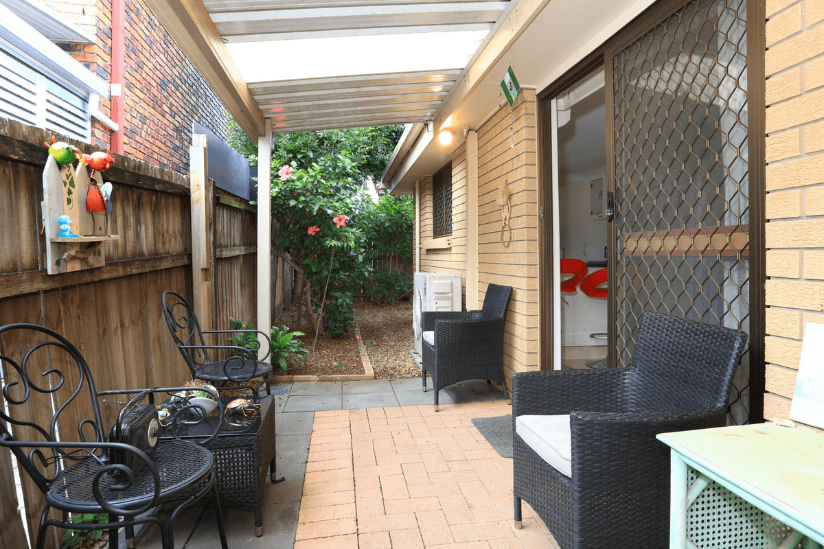 2/23 Victor Avenue, PARADISE POINT, QLD 4216