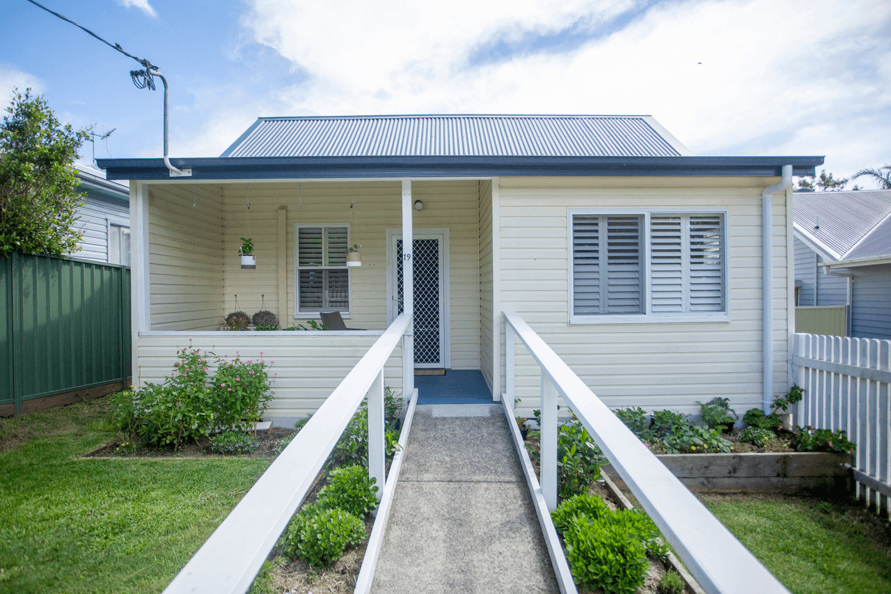 19 Bahtoo Parade, TAREE, NSW 2430