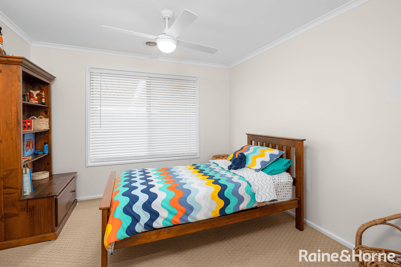 6 Talbingo Crescent, LAKE ALBERT, NSW 2650