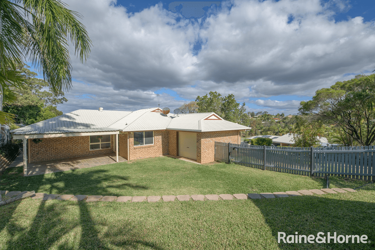 14 Lakeside Place, CLINTON, QLD 4680