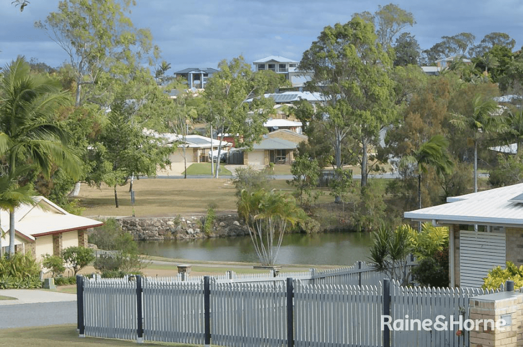 14 Lakeside Place, CLINTON, QLD 4680