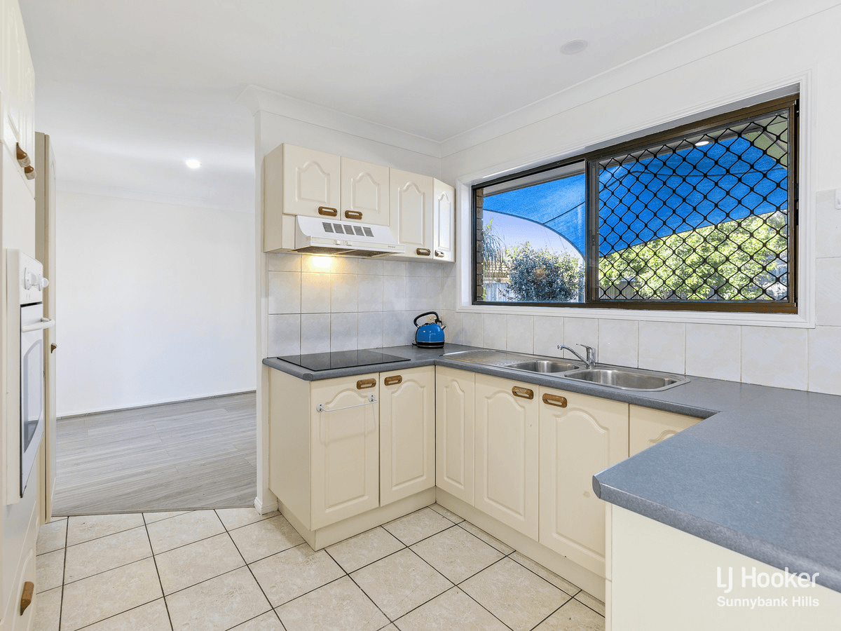 210 Pinelands Road, SUNNYBANK HILLS, QLD 4109