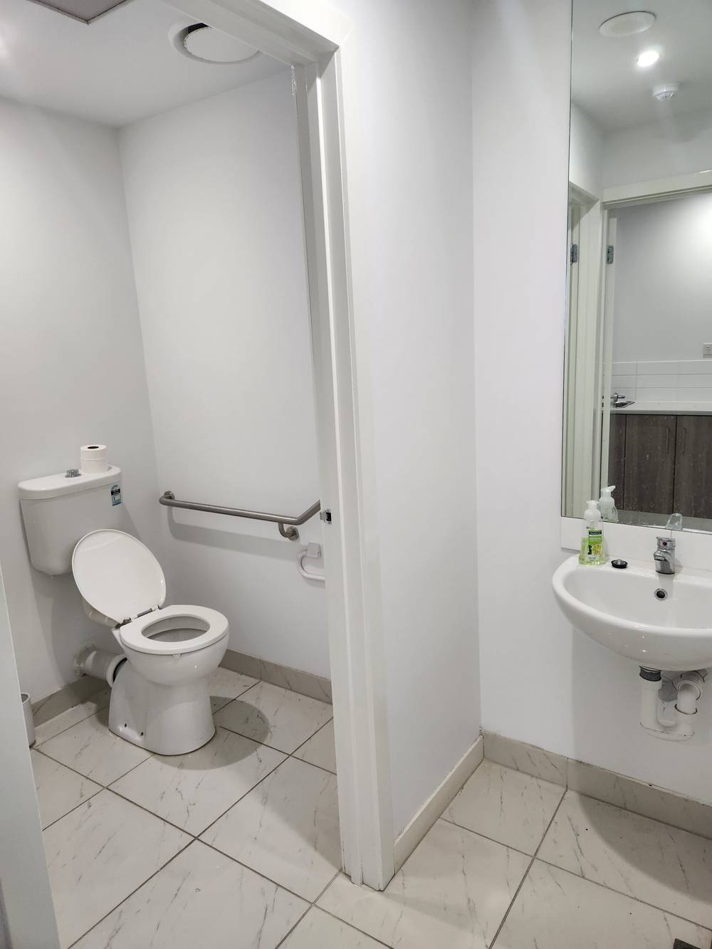 Office 3 & 4, Level 1/79 Main Road West, ST ALBANS, VIC 3021