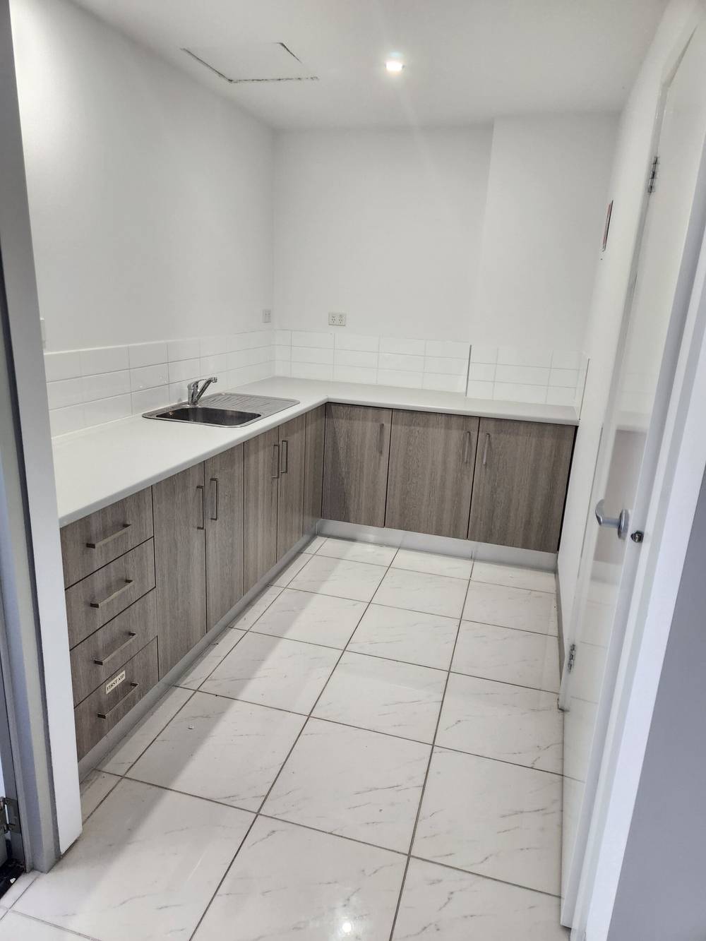 Office 3 & 4, Level 1/79 Main Road West, ST ALBANS, VIC 3021