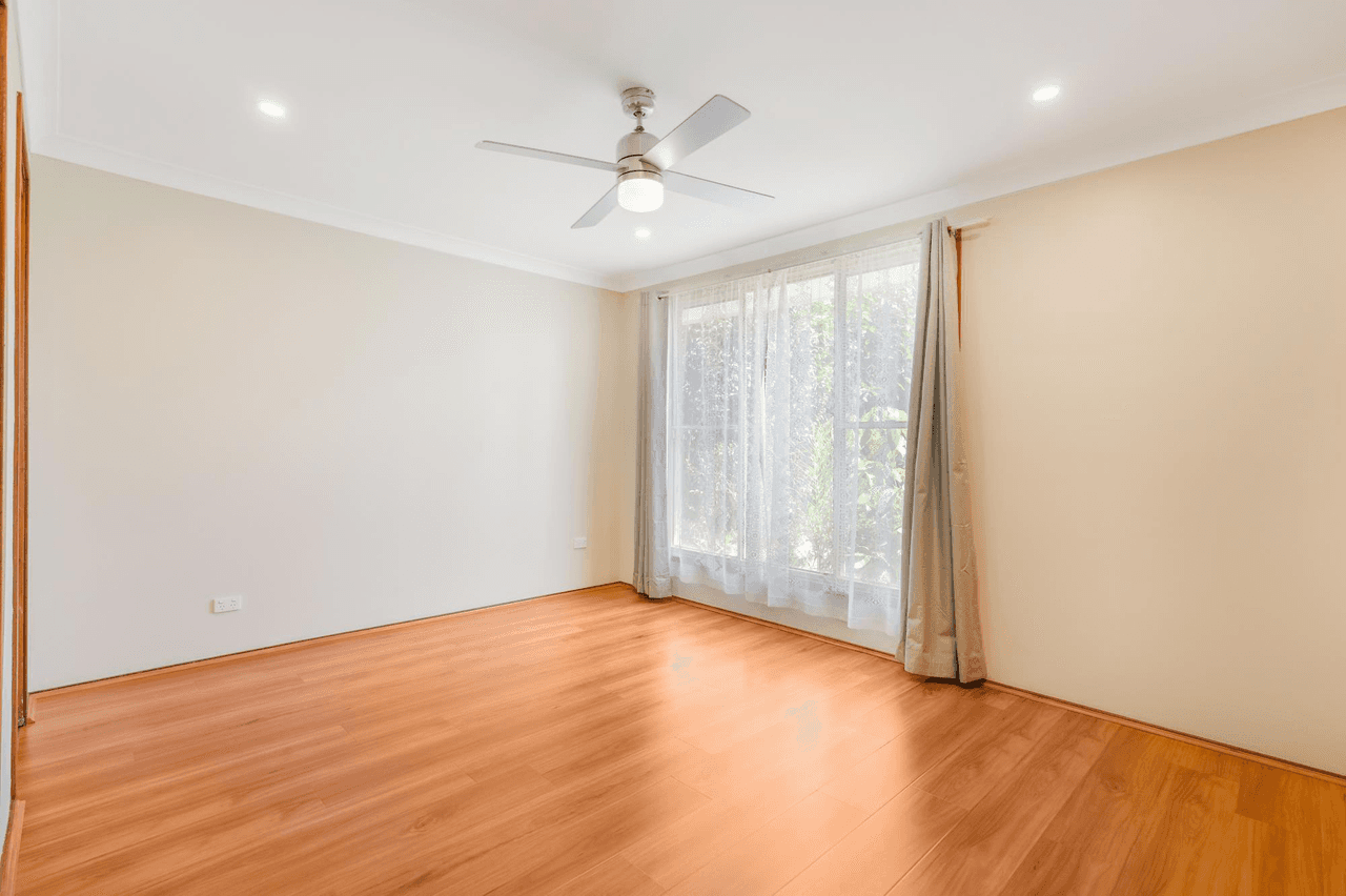 54 Nineveh Crescent, GREENFIELD PARK, NSW 2176