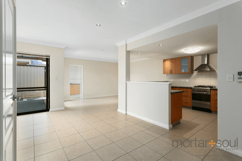 Unit 4/330 Scarborough Beach Rd, Innaloo, WA 6018