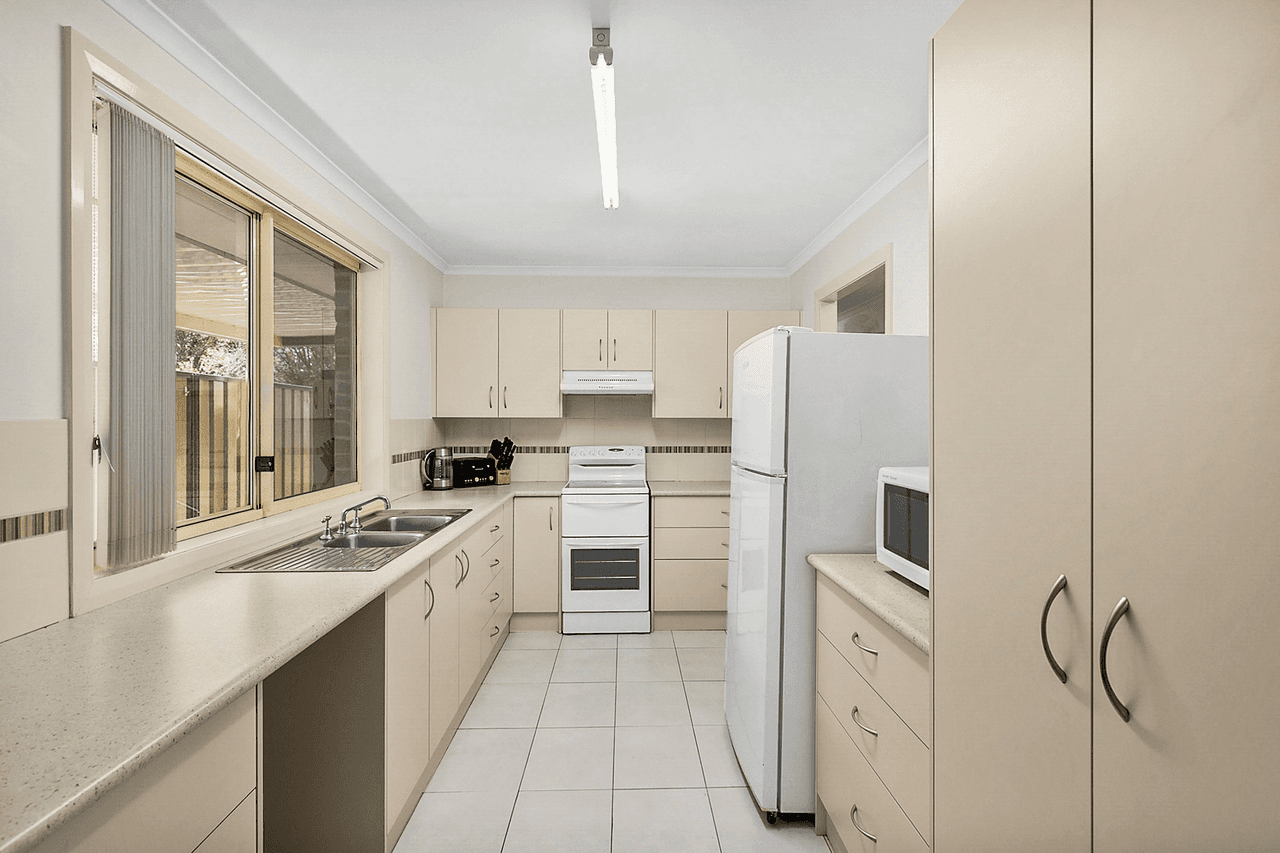 4/32 Mayfield Circuit, ALBION PARK, NSW 2527