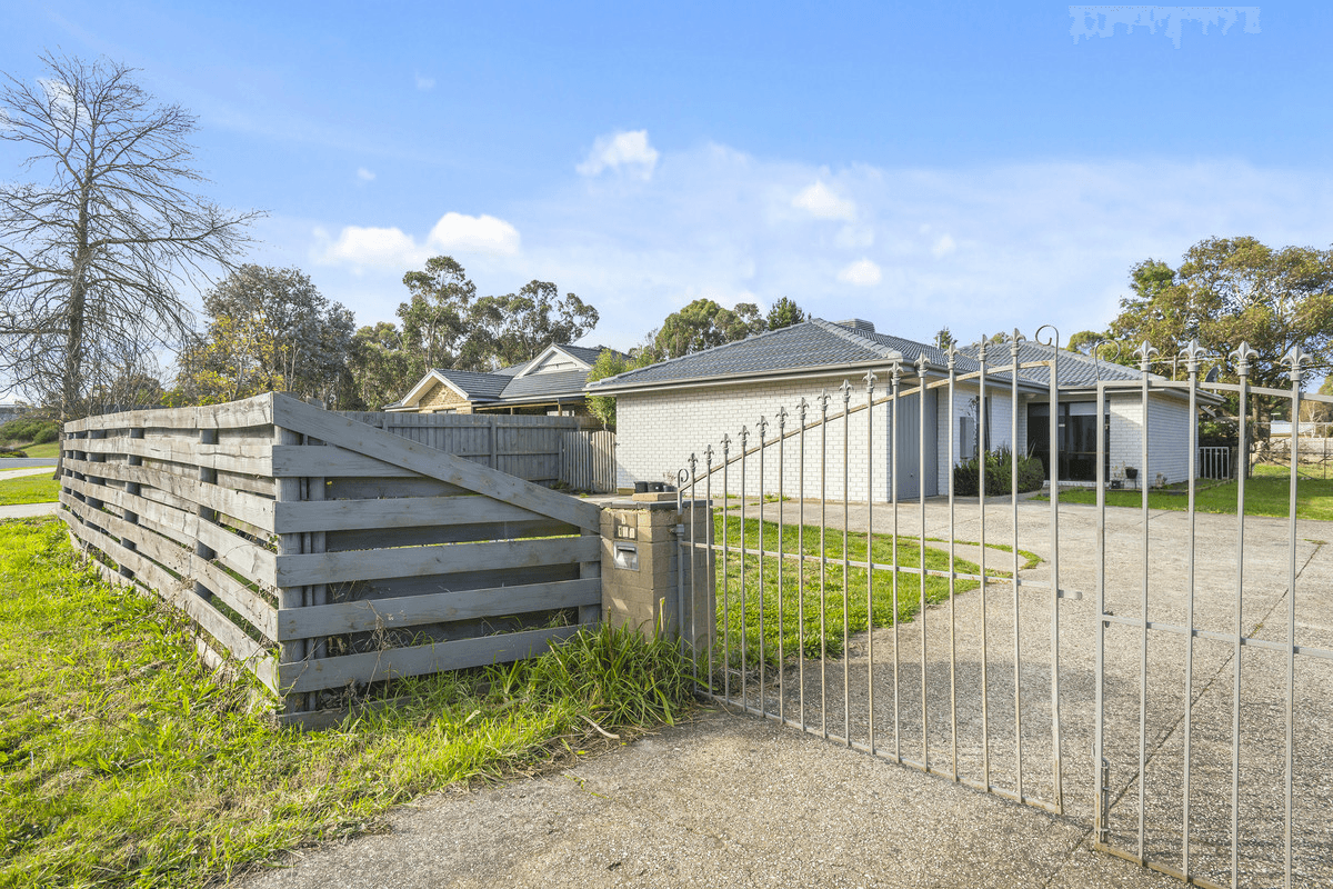 1/102 Station Road, Gisborne, VIC 3437