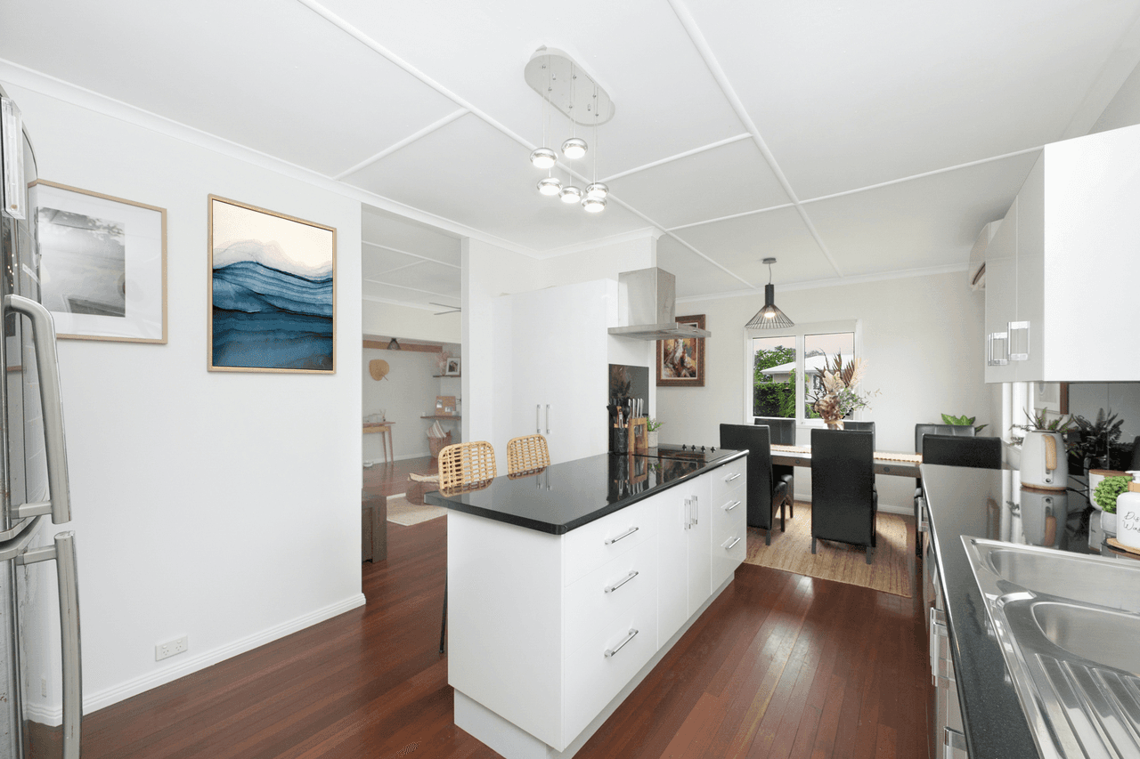 55 Railway Avenue, RAILWAY ESTATE, QLD 4810