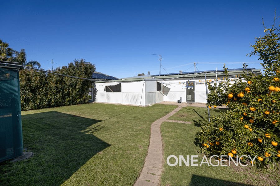 21 DRUMMOND STREET, LOCKHART, NSW 2656