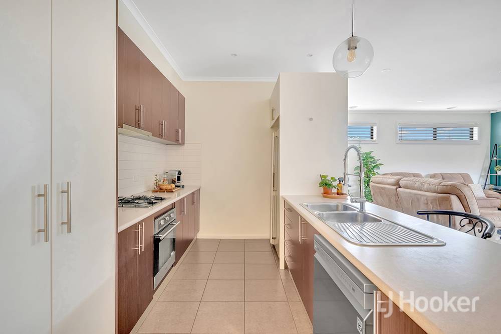 32 The Embankment, KURUNJANG, VIC 3337