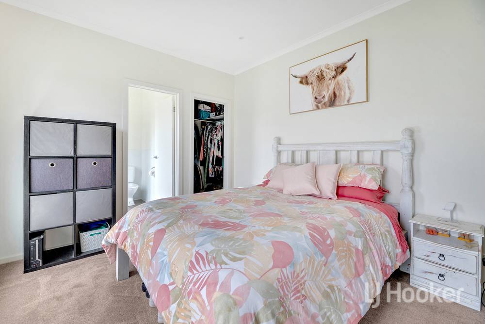 32 The Embankment, KURUNJANG, VIC 3337