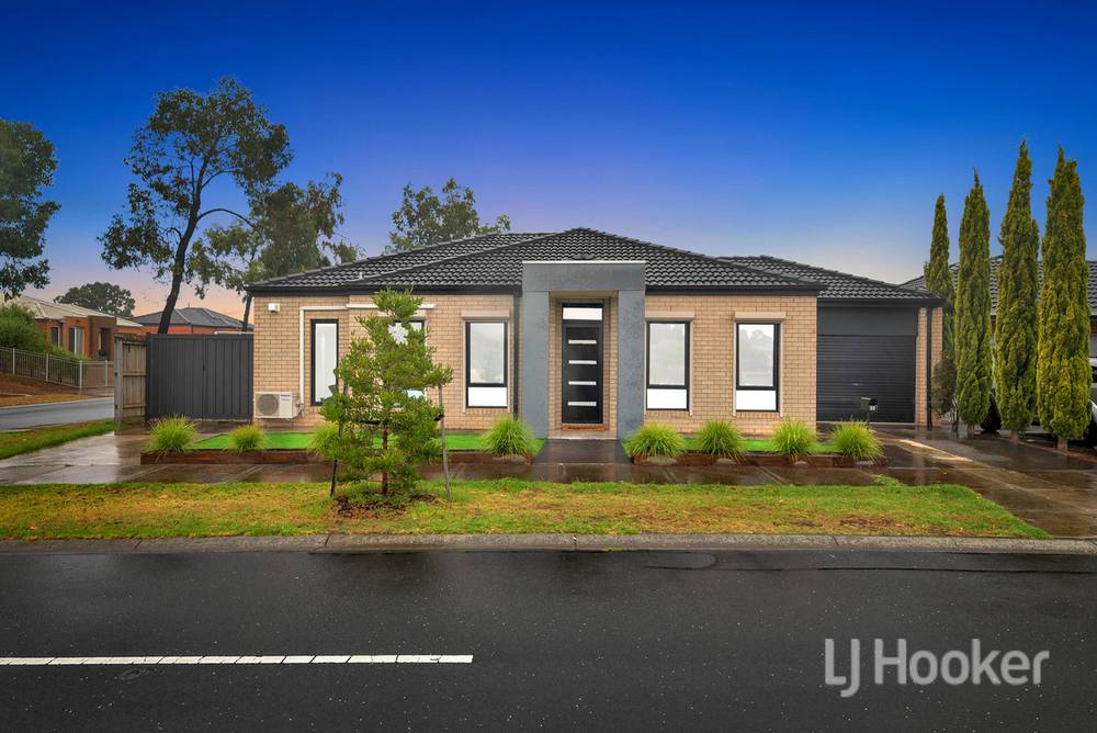 32 The Embankment, KURUNJANG, VIC 3337