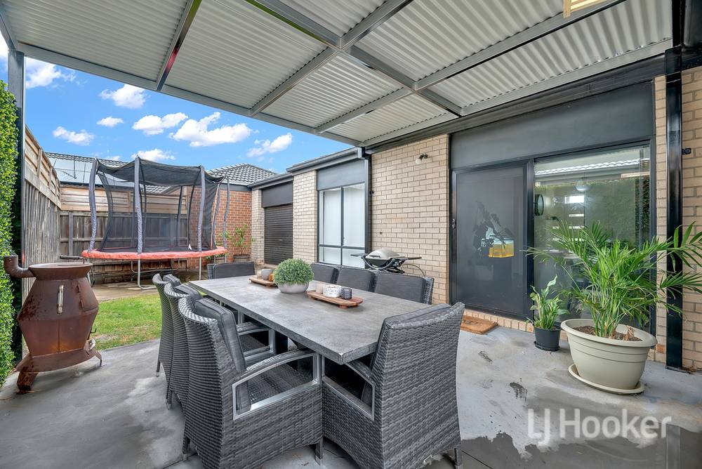 32 The Embankment, KURUNJANG, VIC 3337