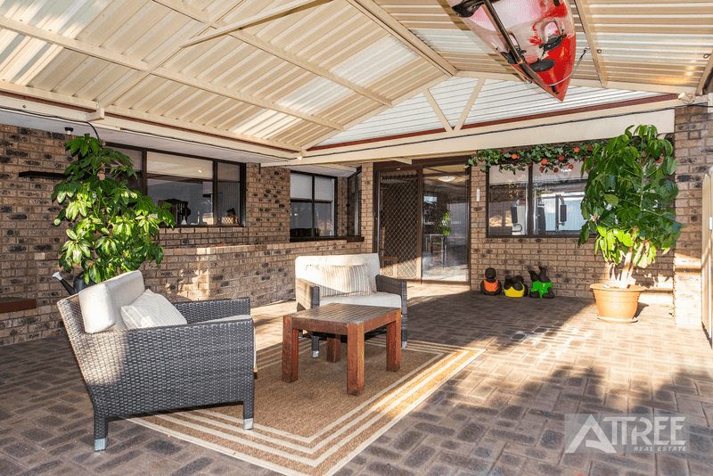 12 Parkway Road, THORNLIE, WA 6108