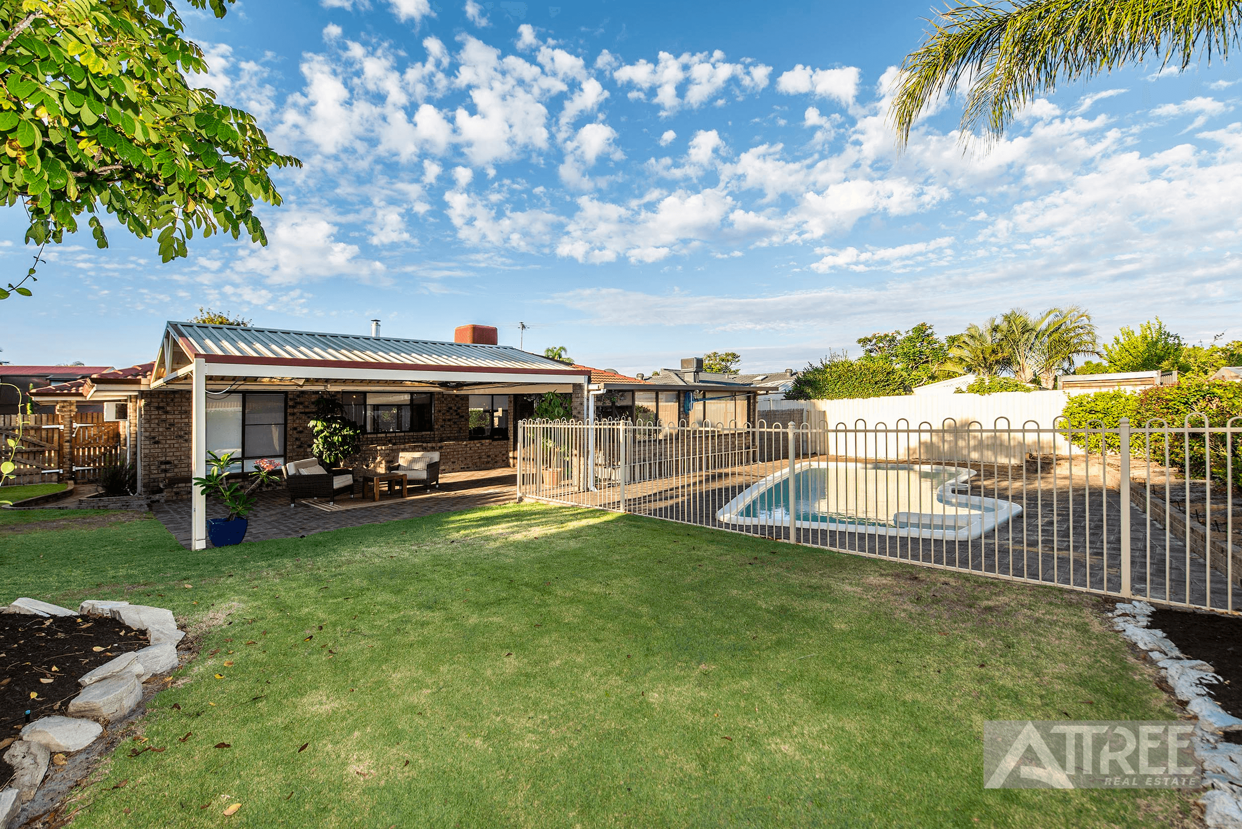 12 Parkway Road, THORNLIE, WA 6108