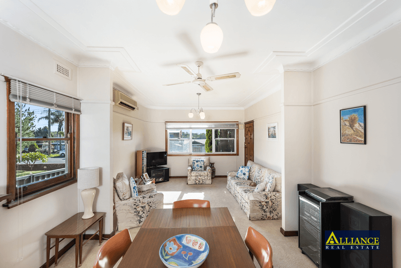599 Henry Lawson Drive, East Hills, NSW 2213