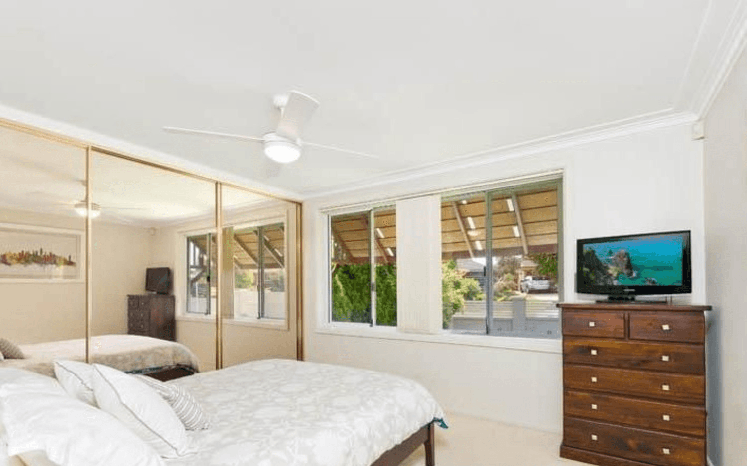 4 Apex Avenue, Picnic Point, NSW 2213