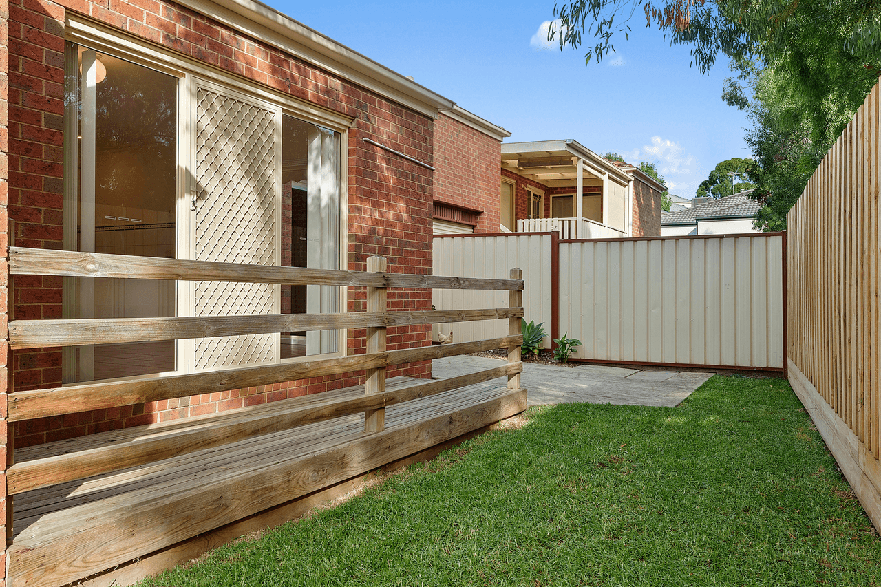 2/13 Carey Crescent, Bacchus Marsh, VIC 3340