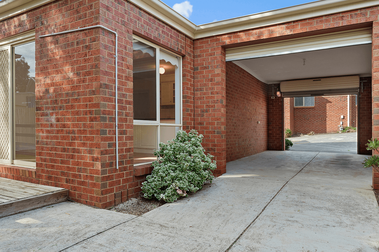 2/13 Carey Crescent, Bacchus Marsh, VIC 3340