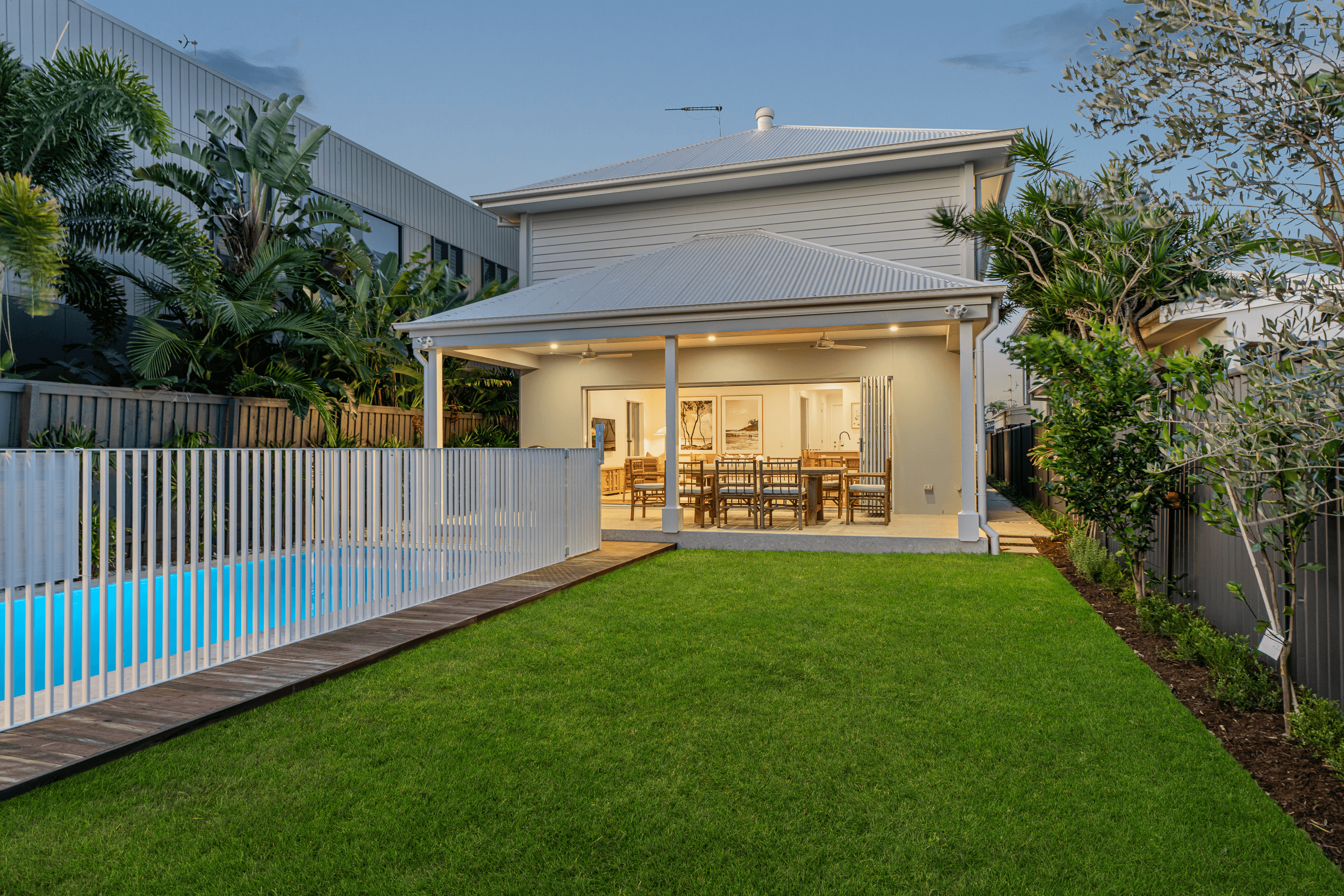 82 Chainey Avenue, MIAMI, QLD 4220