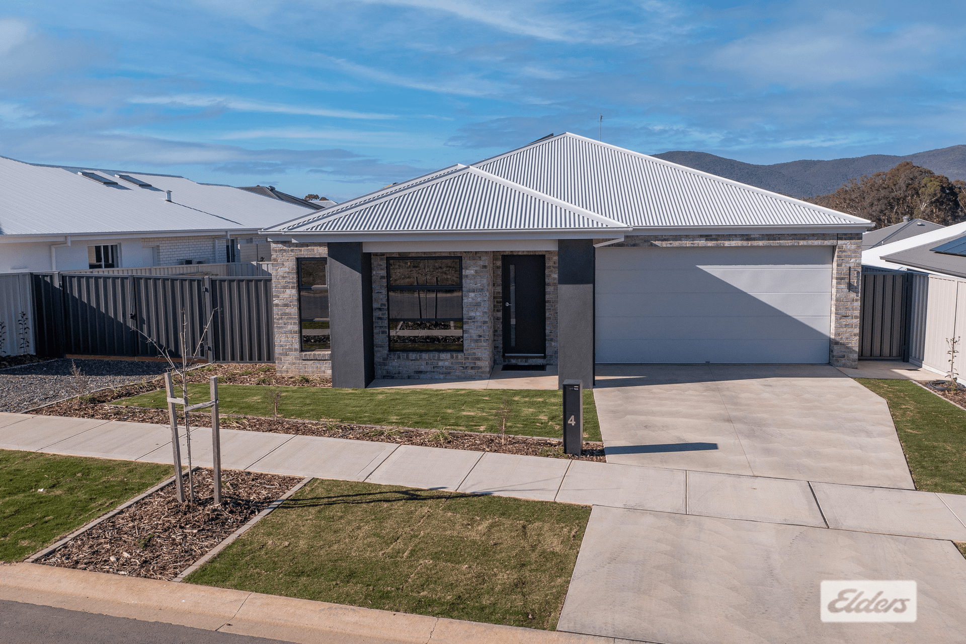 4 Stobie Crescent, Leneva, VIC 3691