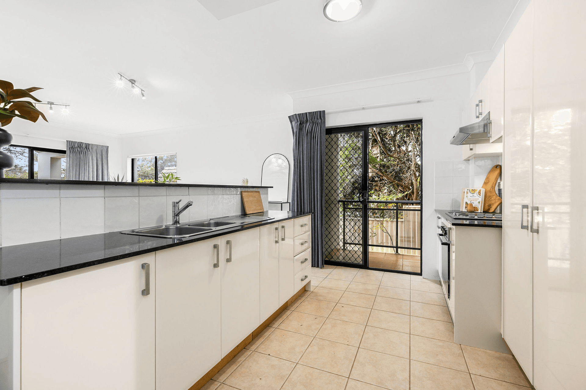 8/61 Donnison West Street, Gosford, NSW 2250