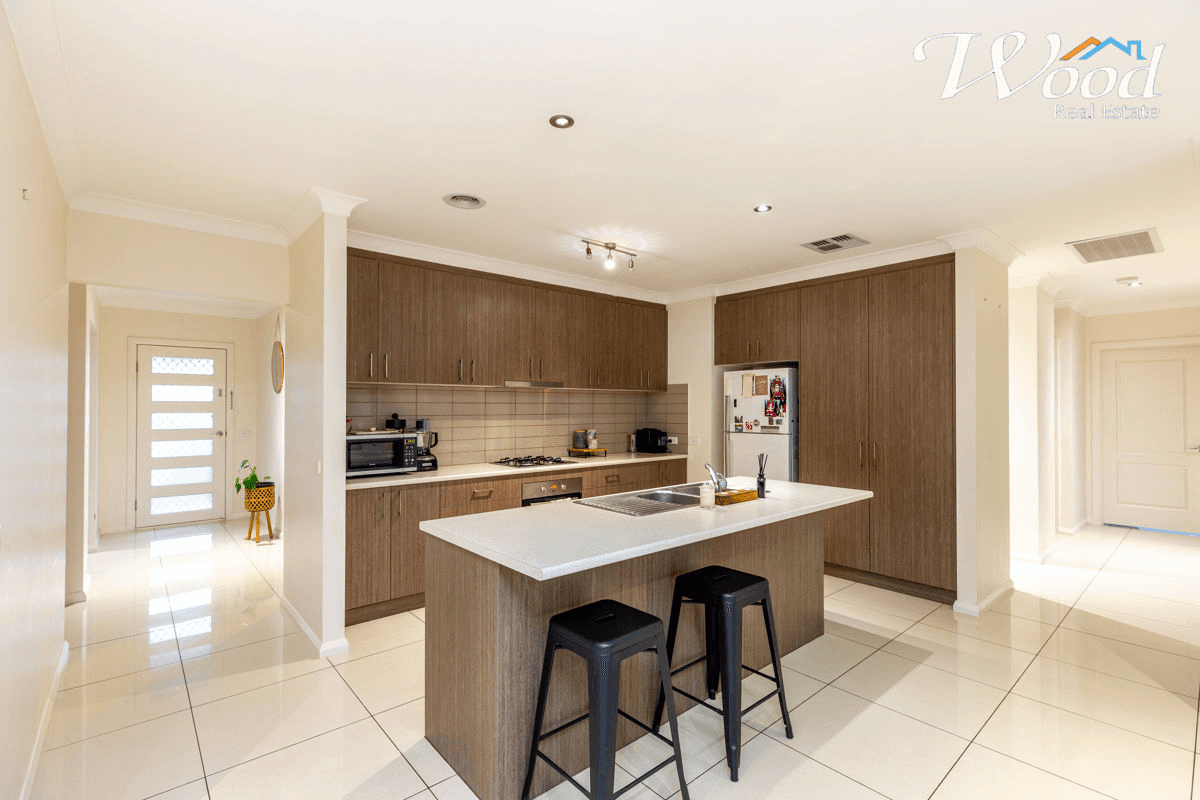 24 Gabrielle Crt, LAVINGTON, NSW 2641