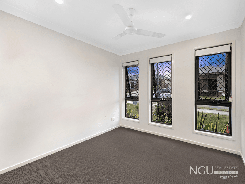 8 Daniell Close, Ripley, QLD 4306