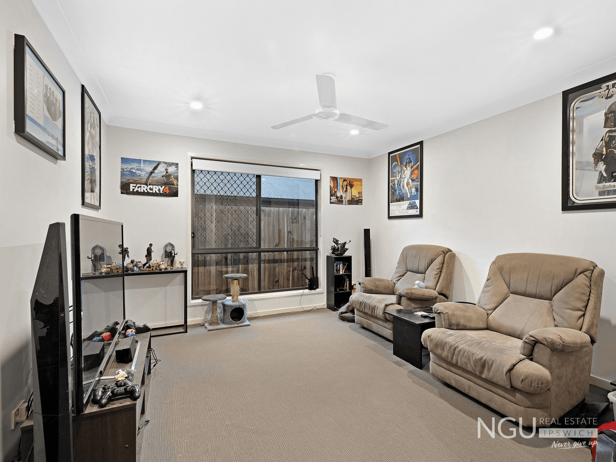 8 Daniell Close, Ripley, QLD 4306